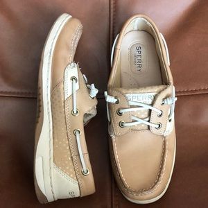 Sperry Women’s Metallic Dot Loafers!